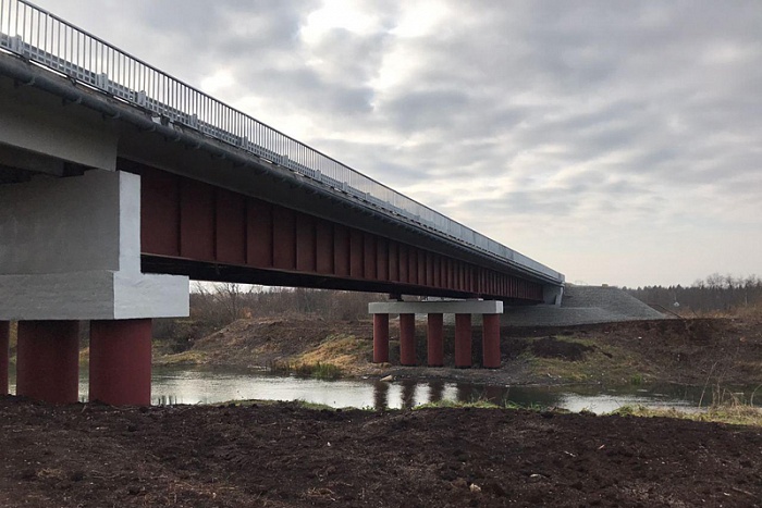 В Зуевском районе готовят к сдаче отремонтированный мост через реку Коса