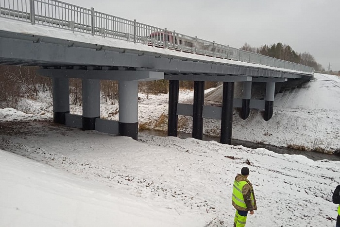 В Куменском районе отремонтировали мост через реку Быстрица