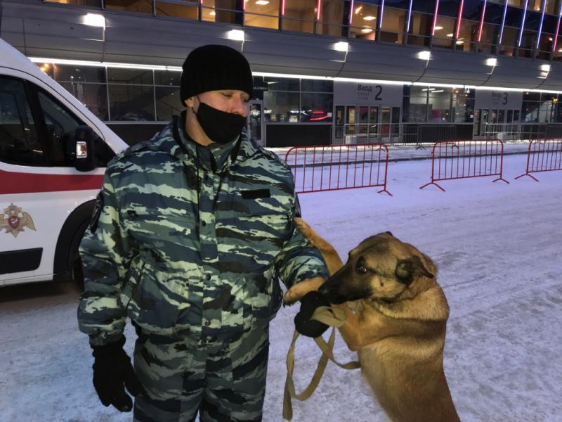 Росгвардия обеспечила охрану общественного порядка на хоккейном матче континентальной лиги в Екатеринбурге