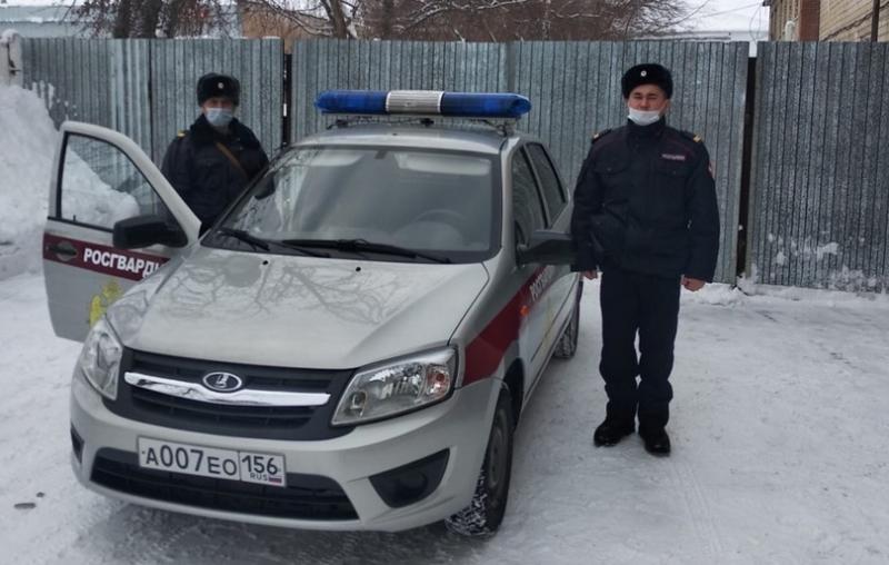 В Оренбуржье сотрудники Росгвардии задержали подозреваемого, пытавшегося угнать автомобиль