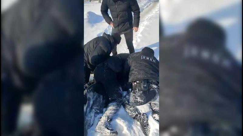 В Оренбурге полиция и спецназ Росгвардии задержали подозреваемого в угоне дорогой иномарки