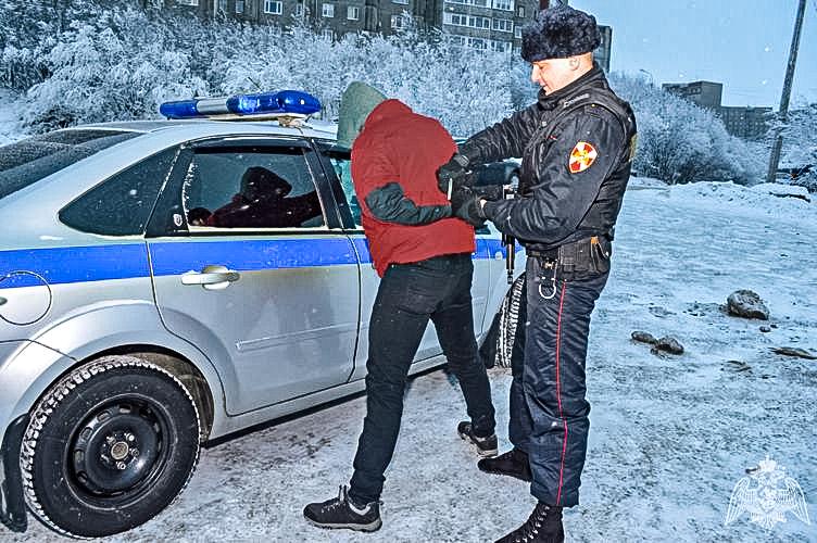 В Апатитах экипаж Росгвардии задержал нетрезвого водителя