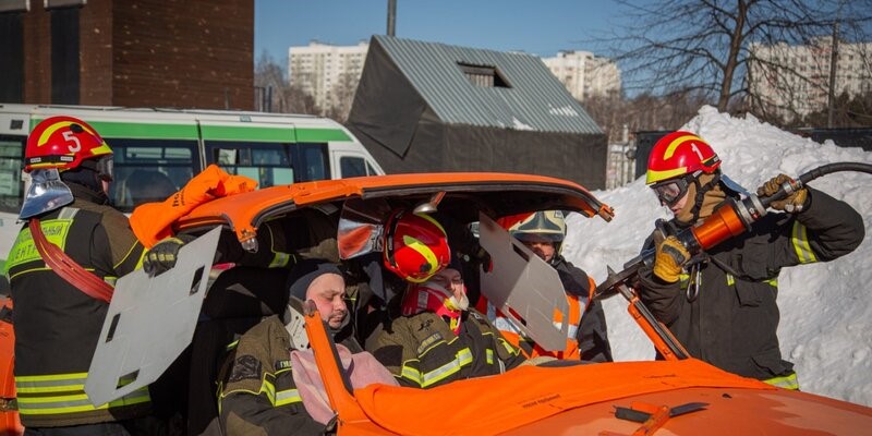 Пожарные и спасатели столицы повышают профессиональный 
уровень оказания помощи пострадавшим в ДТП