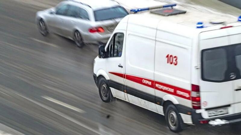 Пять человек госпитализировали после столкновения маршрутки и легковой машины в Подмосковье