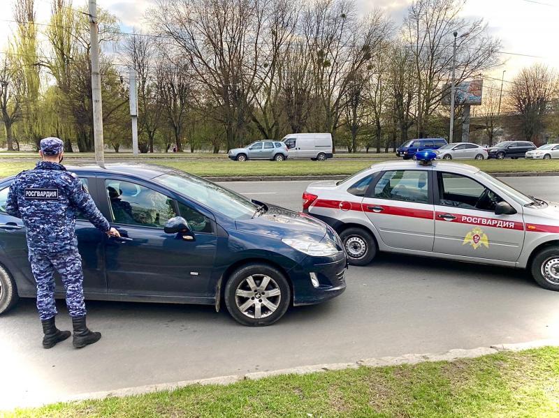 В Калининграде сотрудники Росгвардии задержали водителя, который не оплатил топливо на АЗС
