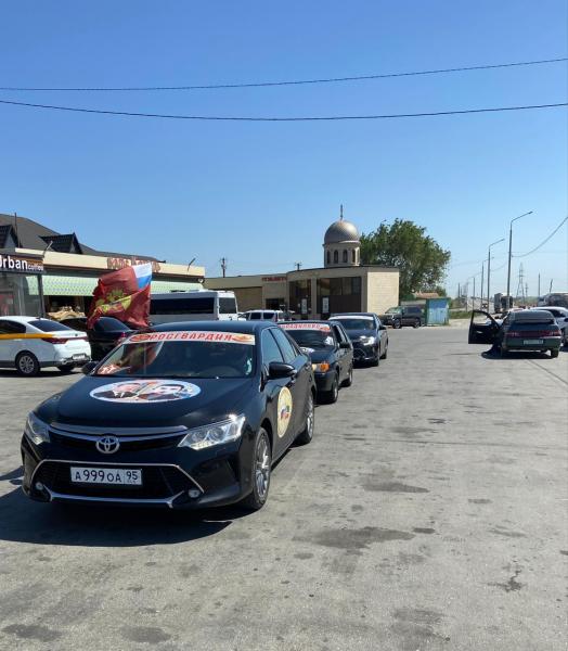 Чеченские росгвардейцы принимают участие в автопробеге «От героя к герою».