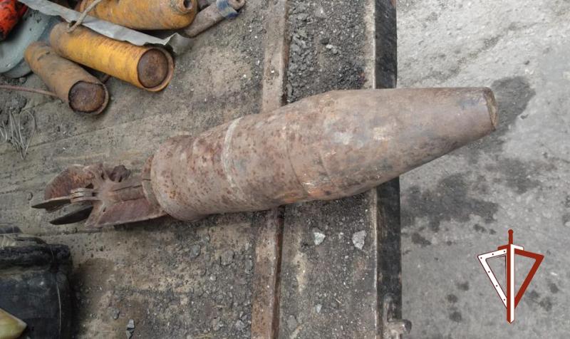 В Челябинске специалисты ОМОН Росгвардии обследовали артиллерийский снаряд, обнаруженный на стройплощадке
