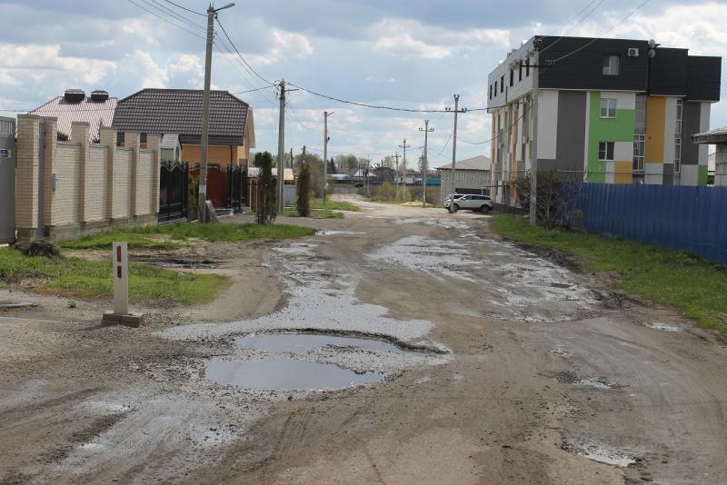 Активисты ОНФ просят власти сделать тротуар на улице Нагорная в поселке Отрадное