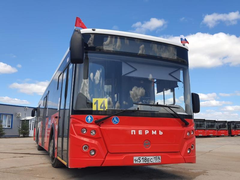 Компания «РТ Лайн» будет украшать автобусы во время национальных и государственных праздников России.