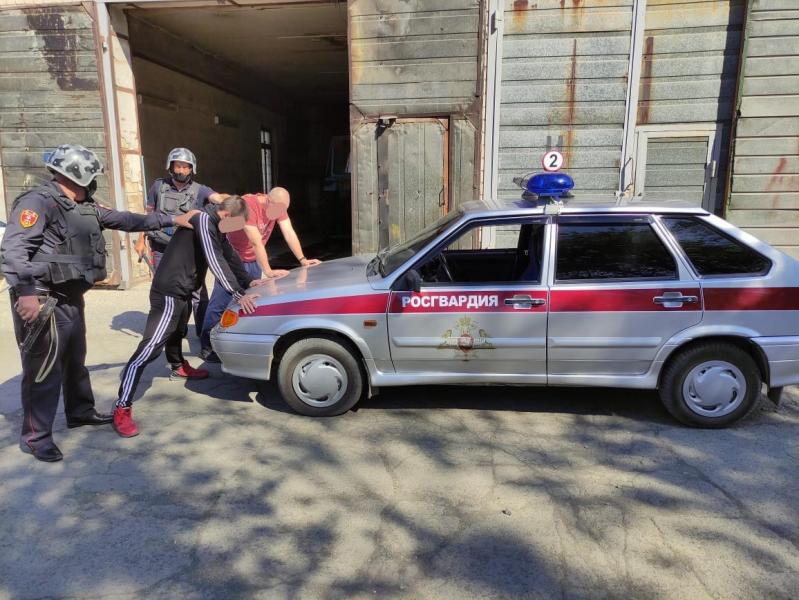 В Оренбургской области бойцы Росгвардии задержали граждан, похитивших рессоры грузового автомобиля