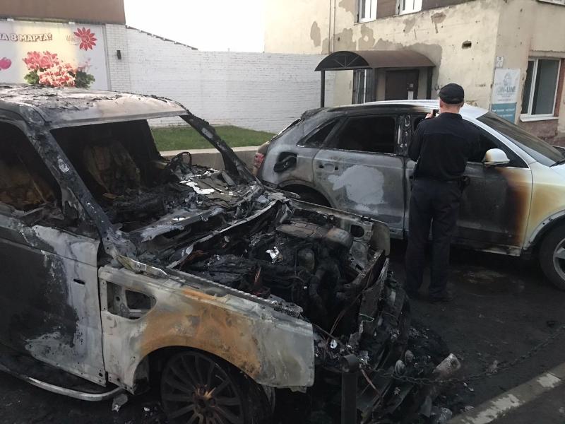 Полиция Екатеринбурга раскрыла поджог автомобиля. По имеющейся информации машину предпринимателя сожгли из-за долгов