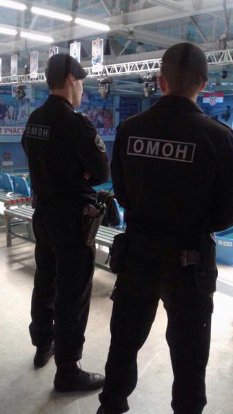 На Южном Урале бойцы ОМОН продолжают обеспечивать безопасность матчей Континентальной хоккейной лиги