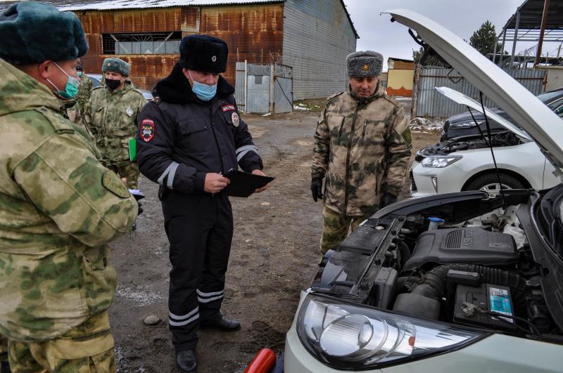 В ставропольском отряде спецназа Росгвардии проверили техническое состояние личного автотранспорта