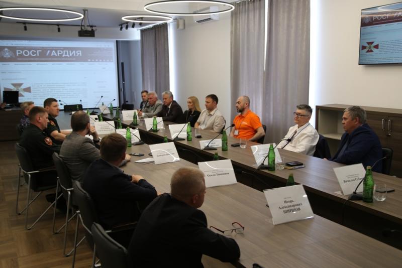 Круглый стол по вопросам деятельности подразделений Росгвардии прошел в рамках выставки «Безопасный Урал»
