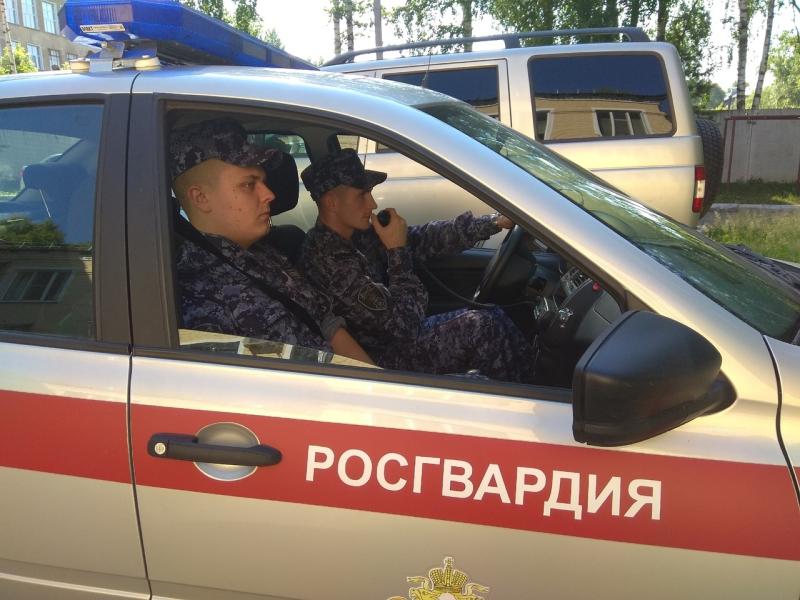 В Кирове росгвардейцы задержали граждан, находящихся в розыске