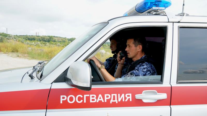 В Димитровграде сотрудники Росгвардии остановили автомобиль под управлением несовершеннолетнего водителя