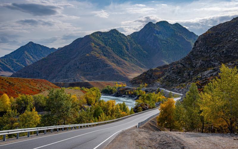 Путешествия на машине по России: самые интересные маршруты этой осенью - Алтай