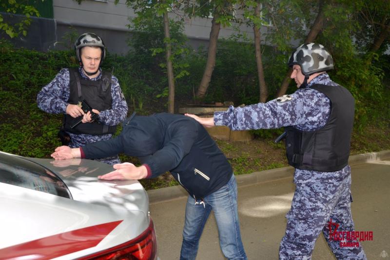 В Самарской области сотрудники Росгвардии задержали злостного нарушителя правил дорожного движения