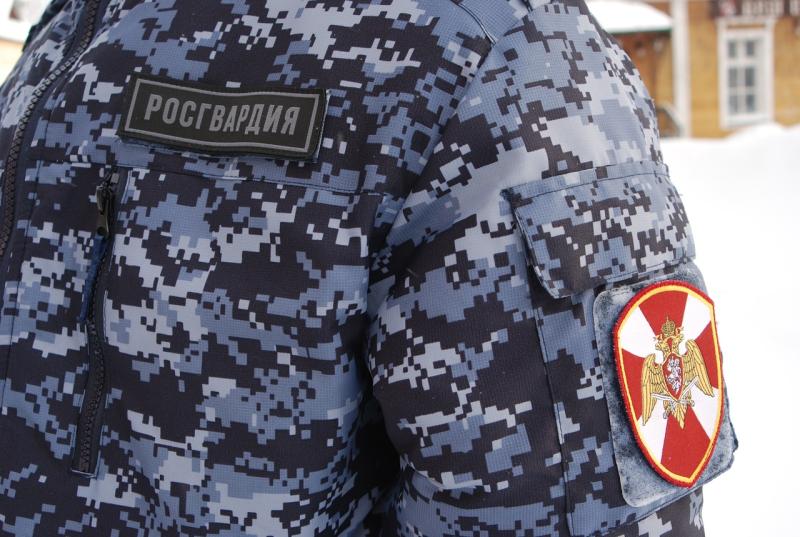 Кировские росгвардейцы выявили автомобиль с подозреваемыми в незаконном обороте наркотиков