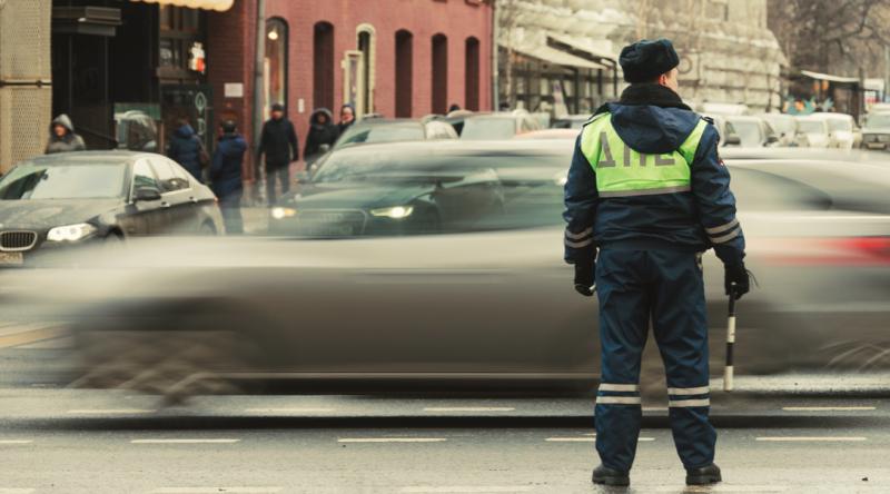 Автоюрист Колпаков: водитель не должен садиться за руль пьяным даже по просьбе полицейского