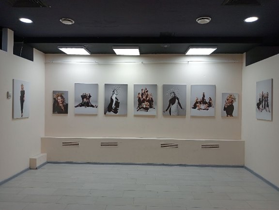 В Москве открылась выставка фотопроекта «Современницы» о женской красоте вне времени