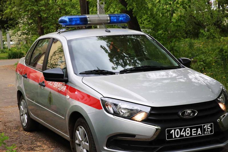 В Мордовии росгвардейцы задержали нетрезвого водителя врезавшегося в забор