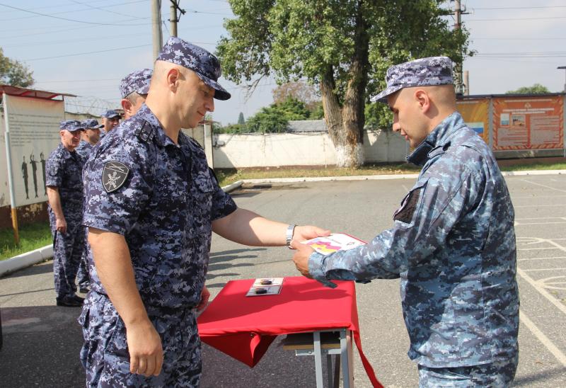 СОТРУДНИКИ УПРАВЛЕНИЯ РОСГВАРДИИ ПО РЕСПУБЛИКЕ СЕВЕРНАЯ ОСЕТИЯ – АЛАНИЯ ПОЛУЧИЛИ КЛЮЧИ ОТ НОВЫХ СЛУЖЕБНЫХ АВТОМОБИЛЕЙ
