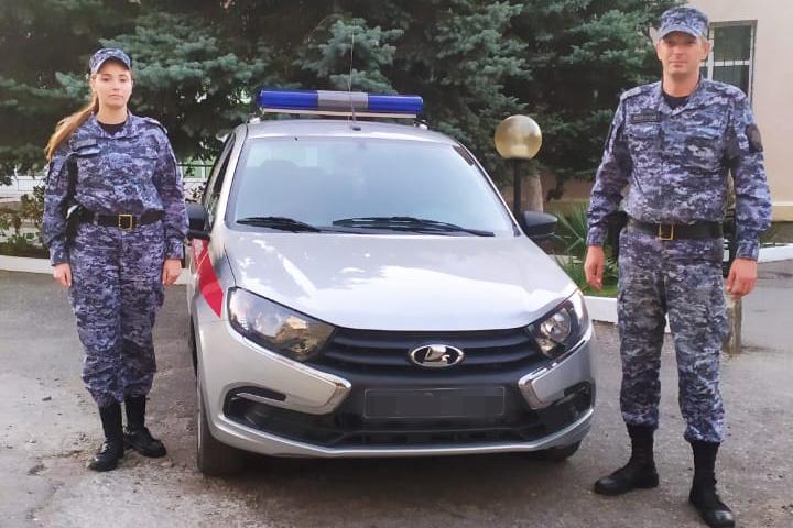 Росгвардейцы в Новороссийске сопроводили в больницу автомобиль, в котором находился ребенок с высокой температурой