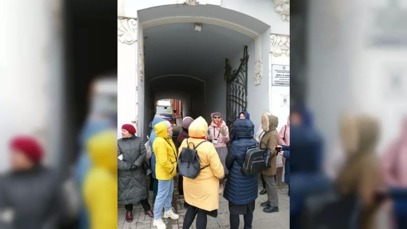"Серебряные" экскурсоводы Томска открыли сезон пешеходных экскурсий