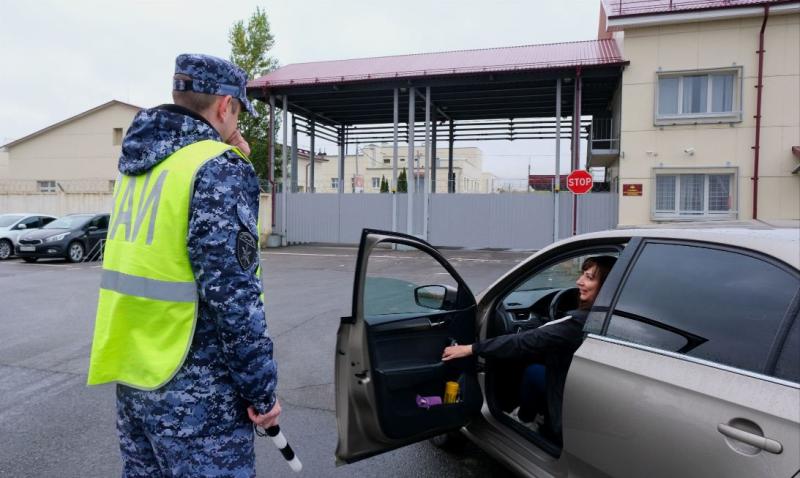 Автоинспекторы Росгвардии провели профилактическое мероприятие с водителями ведомства в Тамбове