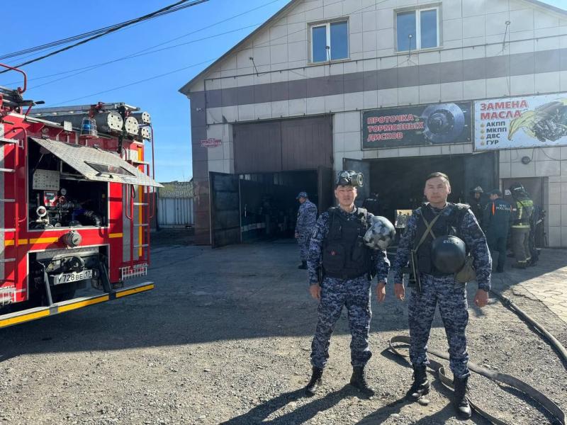 Кызылские росгвардейцы предотвратили распространение огня на транспортное средство на охраняемом объекте