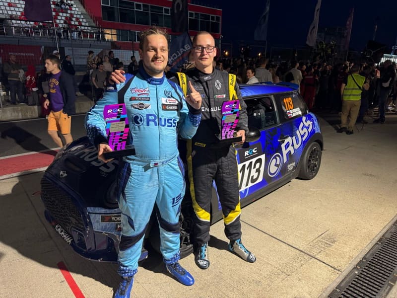 REC Гран-при Авто Mail стартовал с яркой победы российской команды RUSS
