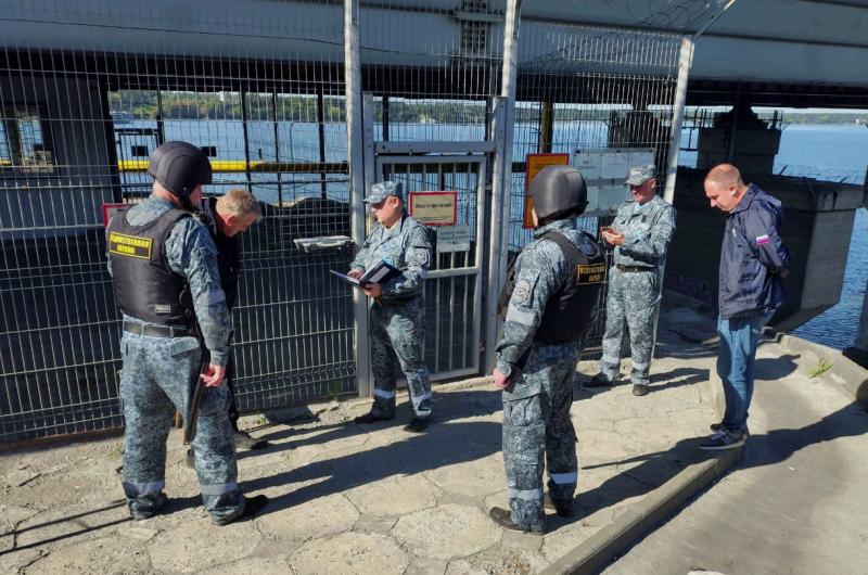 Навыки по защите сразу семи объектов транспортной инфраструктуры отработали работники ведомственной охраны Минтранса России в Новосибирской области