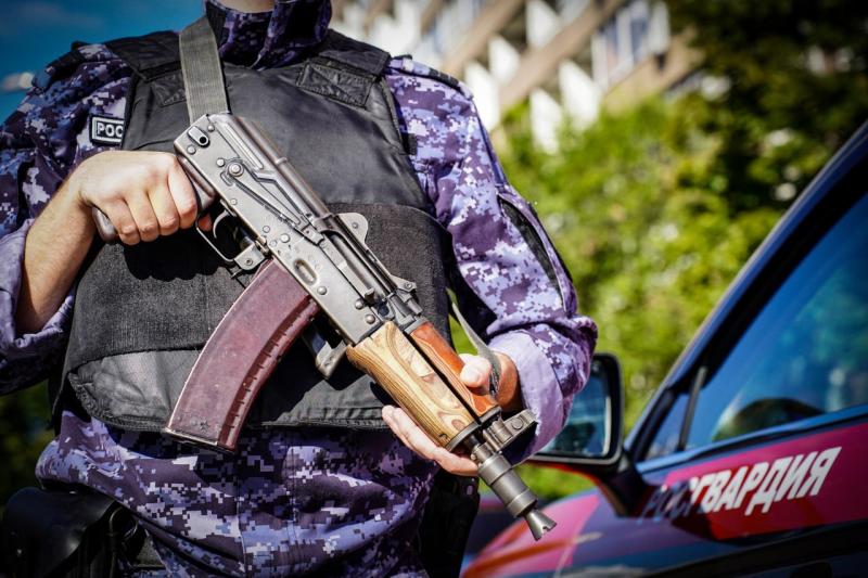 Столичные росгвардейцы задержали мужчину, устроившего пьяный дебош