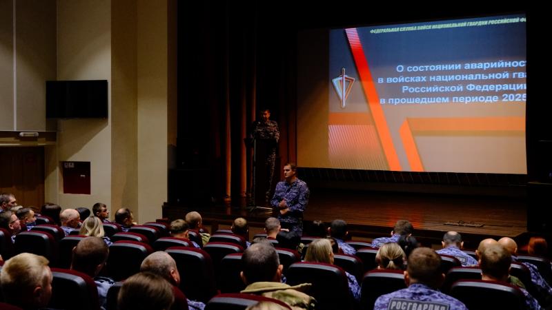 Представители ГИБДД встретились с росгвардейцами в рамках профилактических мероприятий в Тамбове