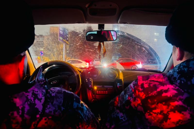 Росгвардейцы разыскали предполагаемого виновника повреждения автомобиля новокузнечанина