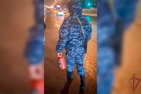 Росгвардейцы оперативно потушили загоревшийся снегоуборщик на Каширском шоссе