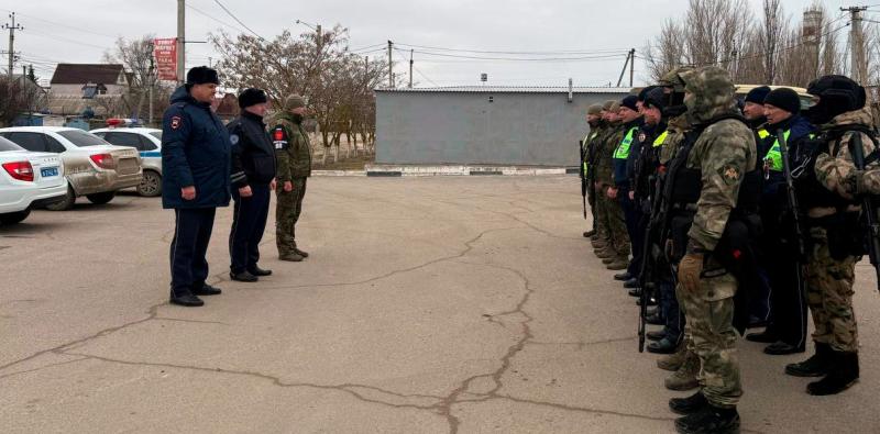 В Херсонской области росгвардейцы оказали силовую поддержку полицейским при проведении профилактического рейда