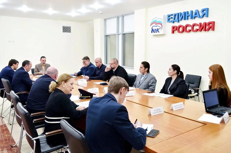 Депутат ЗСК Виктор Тепляков обсудил состояние железнодорожных путей, прилегающих к курортным зонам